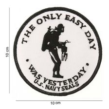 Embleem stof The Only Easy Day (wit)