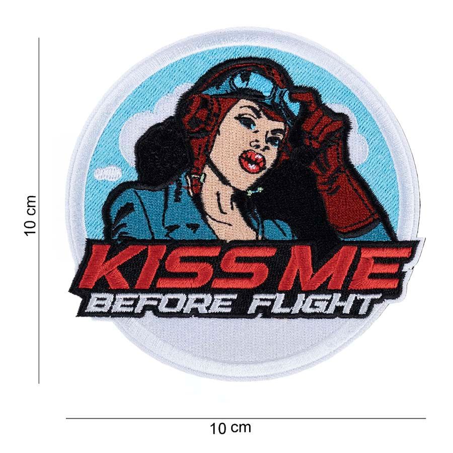 Embleem stof Kiss Me Before Flight rond met klittenband