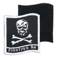 Embleem stof Fighting 84 (skull) met klitteband